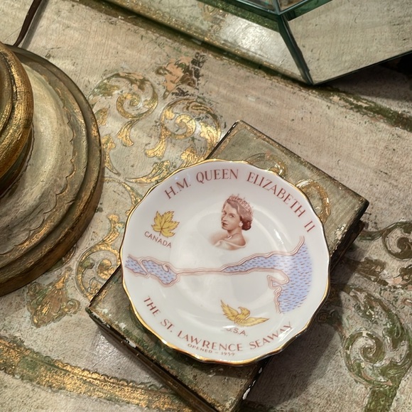 H.M. QUEEN ELIZABETH II commemorative ashtray/ small plate. - Picture 4 of 10